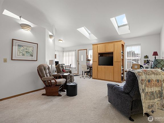5th image of 601 Williams Court W
