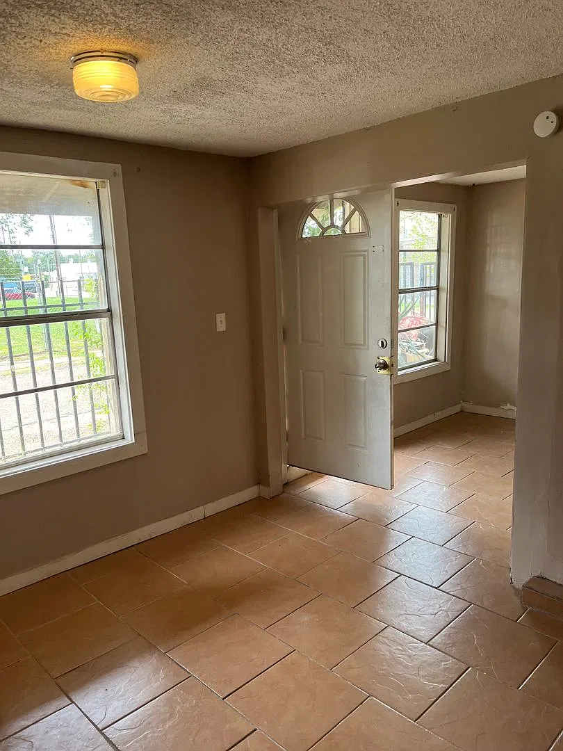 LPP 906 E Cotton St. — Photo 3
