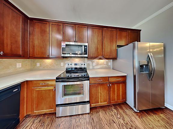 3rd image of 1933 Sterling Hill Dr