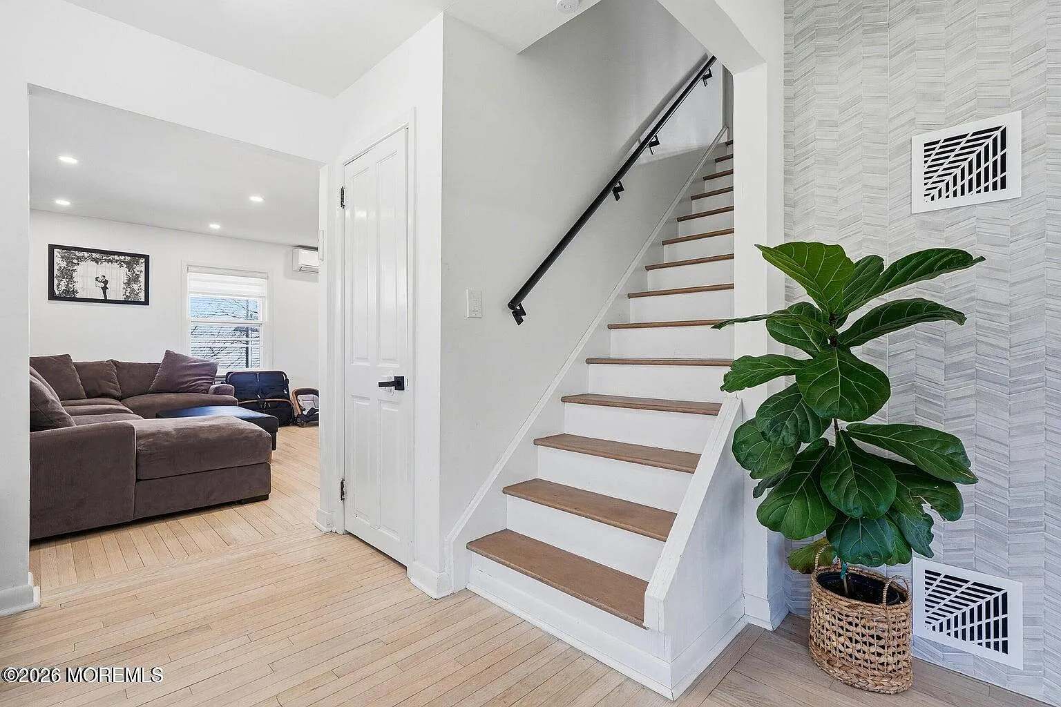 4 bed, 1952 sqft, $3,000 — Photo 3