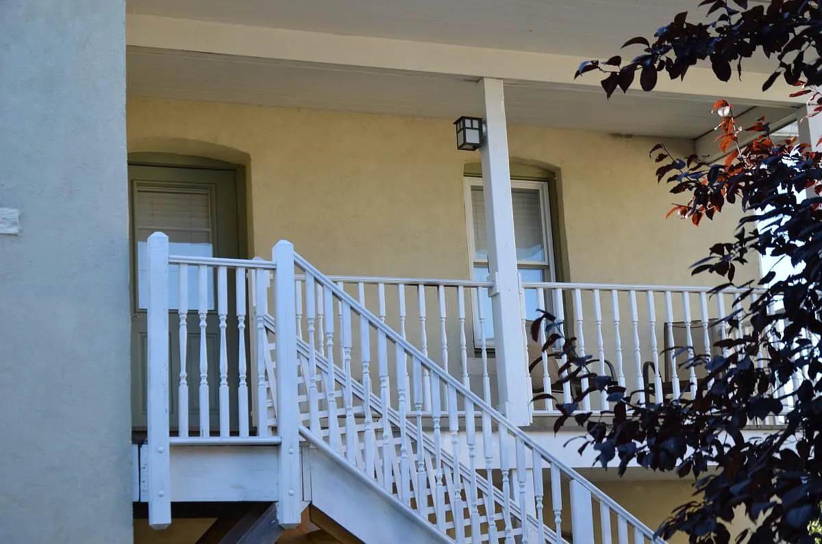 18 Berrian Place — Photo 3