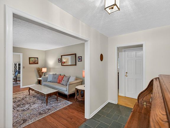 4th image of 239 Chesterfield Pl