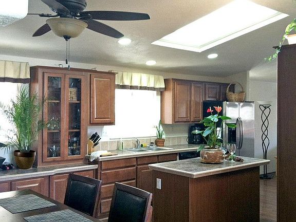 Kitchen/Dining Area