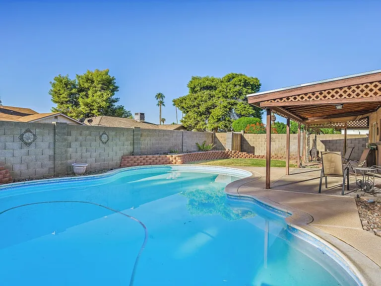 2319 E Loma Vista Dr — Photo 4