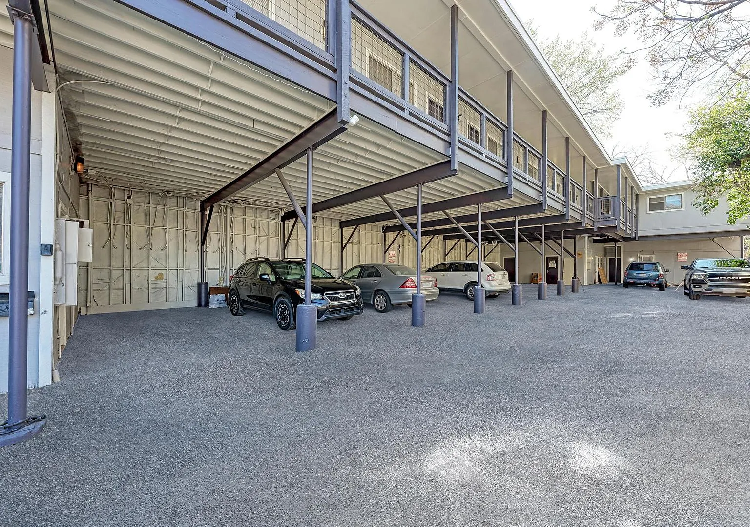 For Lease Fully Furnished Studio Near UT — Photo 3