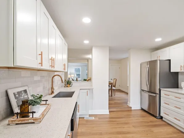 581 Charles Ave, Saint Paul, MN 55103