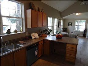 1st image of 611 N 10th Ave