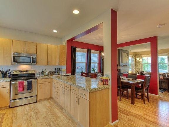 Breakfast bar, open concept