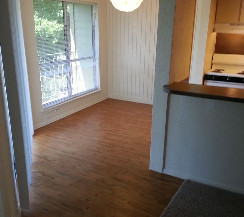 1st image of 130 Cumberland Rd #101