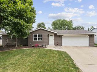 22 Welcome Cir, Appleton, WI 54915