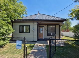 22813 8th Ave, Crowsnest Pass, AB T0K1C0