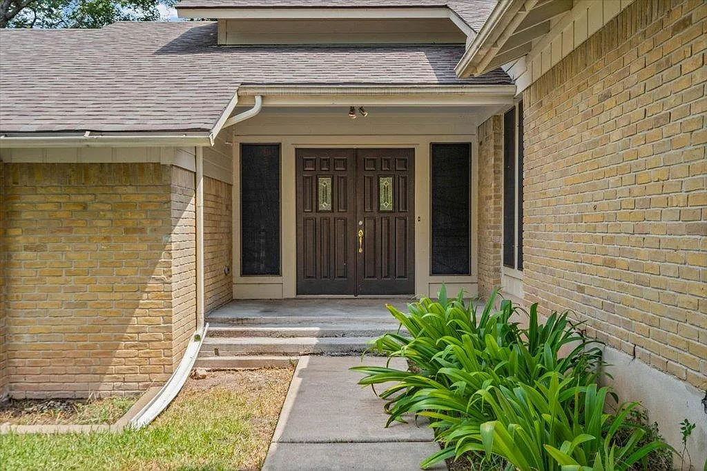 3 bed, 2.0 bath, 1751 sqft, $2,450 — Photo 2