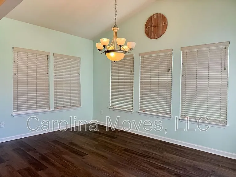 345 Bucklebury Rd — Photo 9
