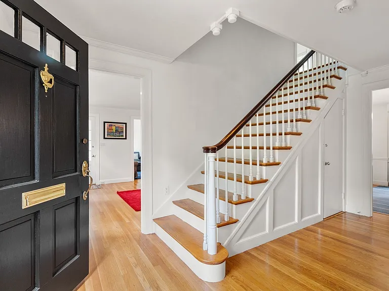 205 Brattle St — Photo 2