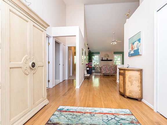 5th image of 3105 Earlmoore Ln