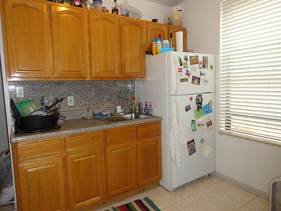 3rd image of 2055 29th St APT 3