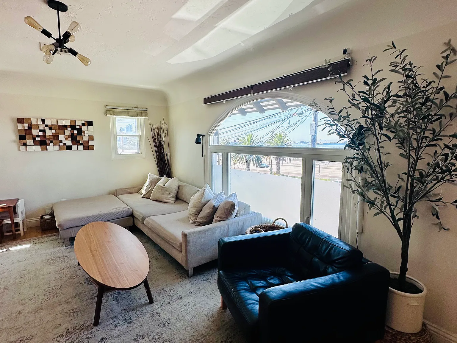 2619 Columbia St — Photo 3