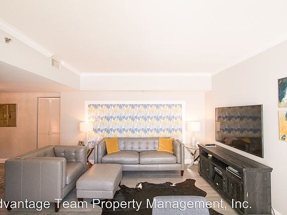 5th image of 425 W Beech St Unit 502