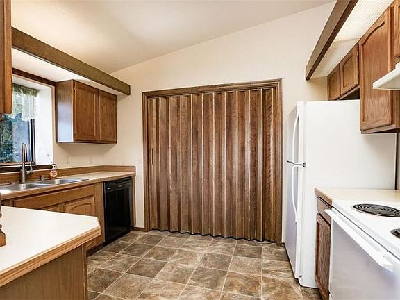 5th image of 2222 Myrtle Dr