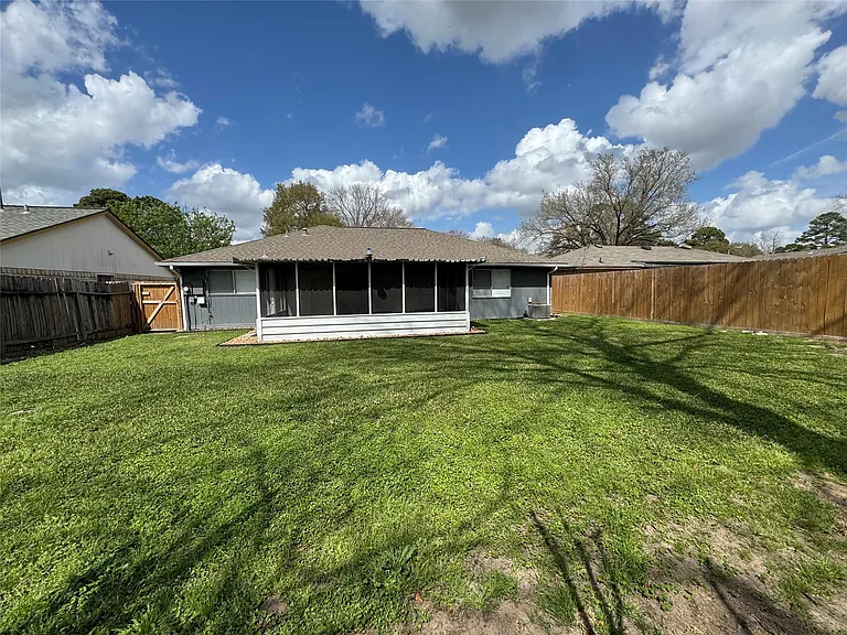4703 Rivertree Ln — Photo 2