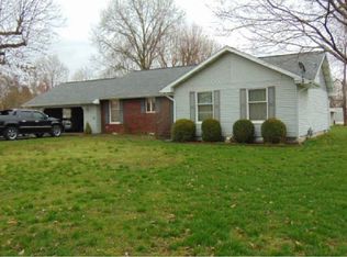 15566 S Moore St, Sesser, IL 62884