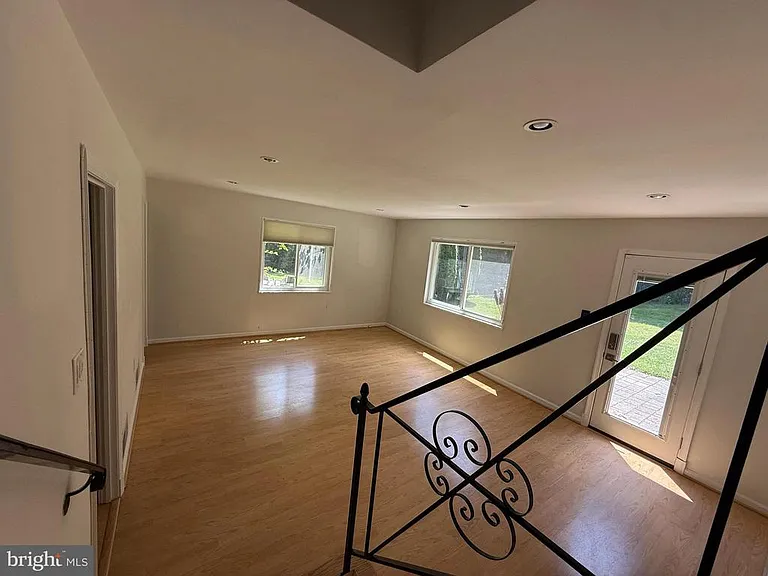 9209 E Parkhill Dr — Photo 10