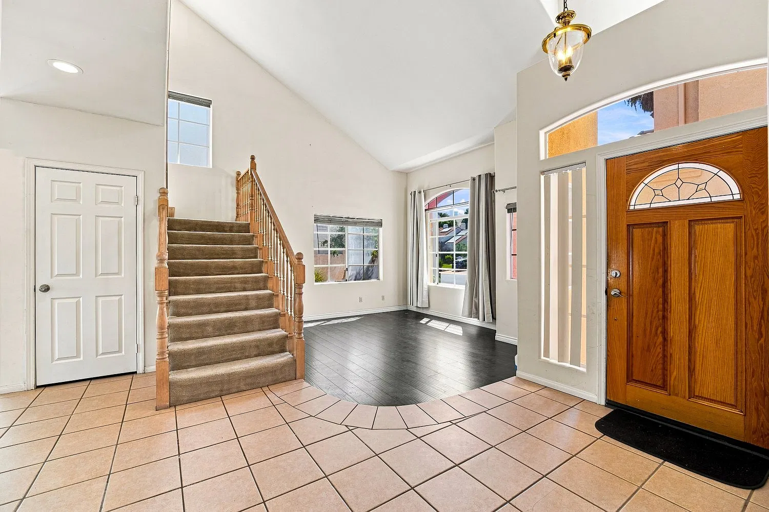 5 bed, 2881 sqft, $5,445 — Photo 3
