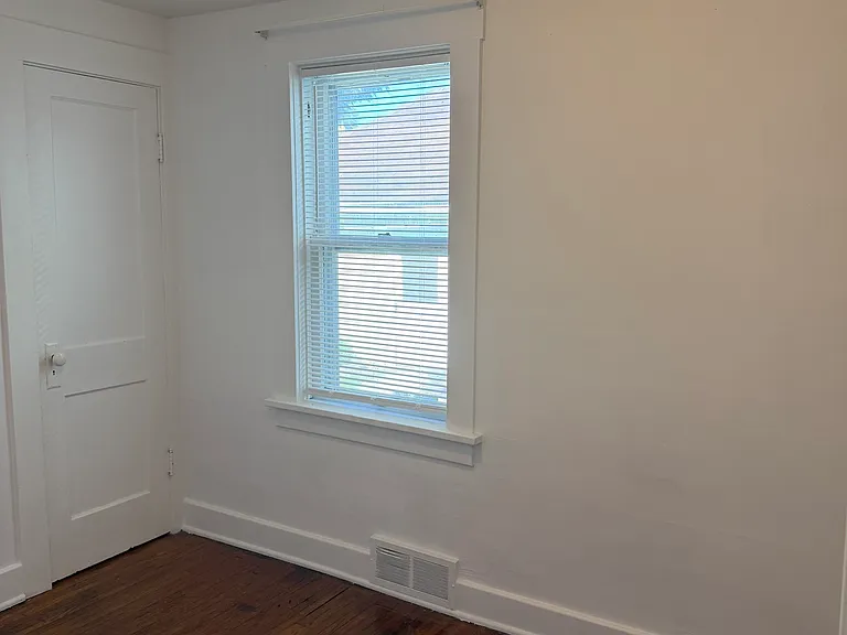 230 Miller St — Photo 4