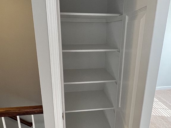 5th image of 205 Hastings Dr
