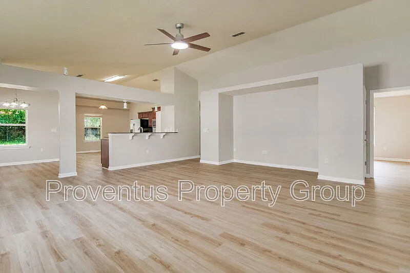 3 bed, 2.0 bath, 1841 sqft, $2,100 — Photo 4