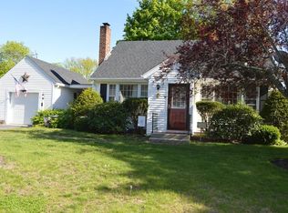 7 Susan Pkwy, Uxbridge, MA 01569