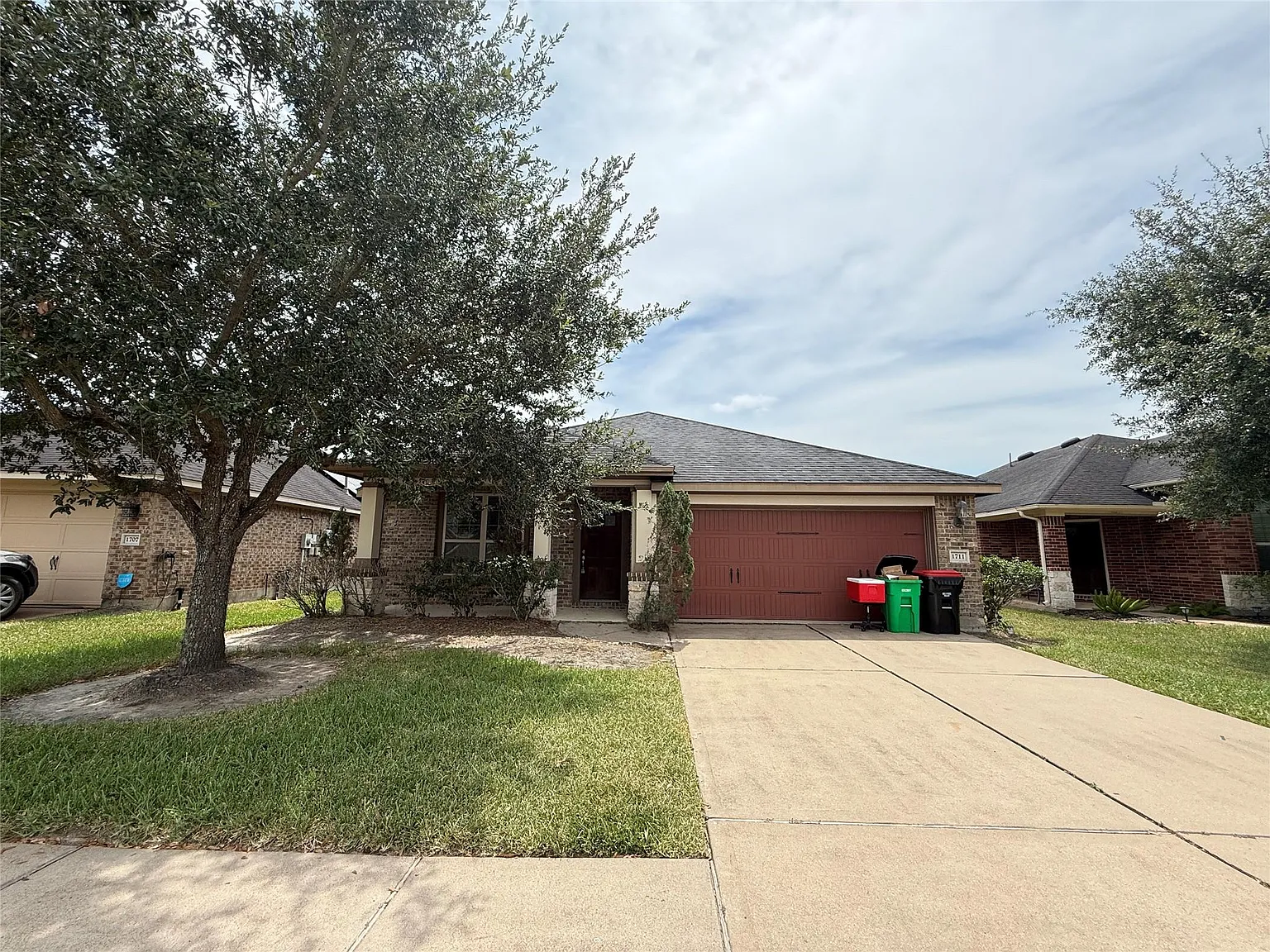 3 bed, 2.0 bath, 1975 sqft, $2,100 — Photo 1