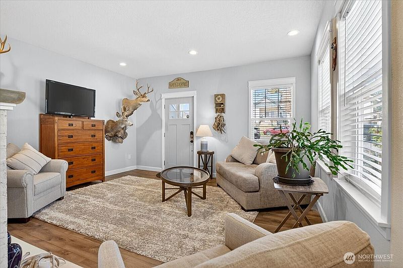 3rd image of 805 Sinclair Street