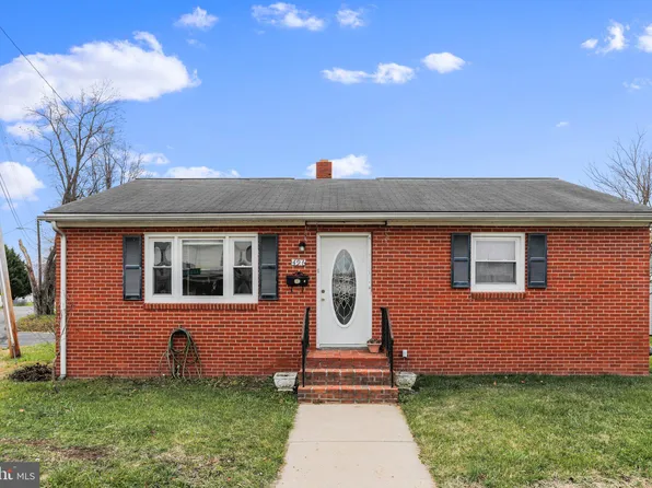 496 E Queen St, Strasburg, VA 22657