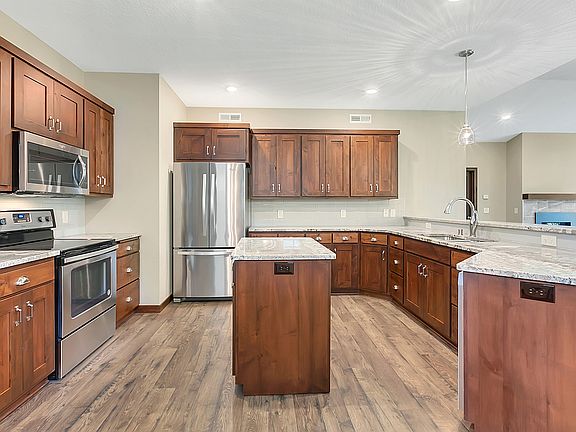 3rd image of 2404 40th Ave S