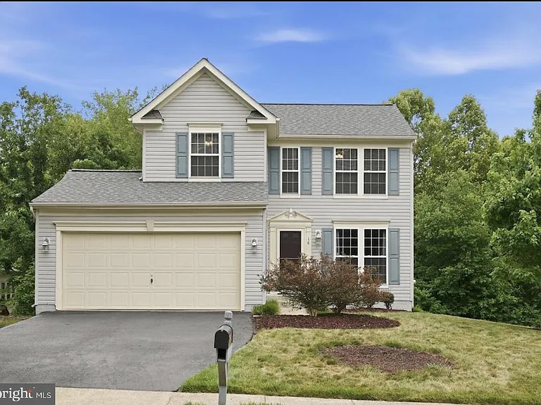 16 Emerald Dr — Photo 1