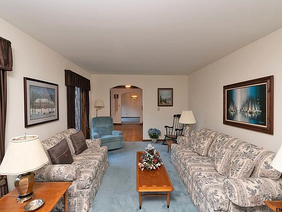 4th image of 6 Applewood Dr