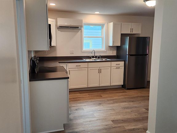 5th image of 17 N Manheim Boulevard