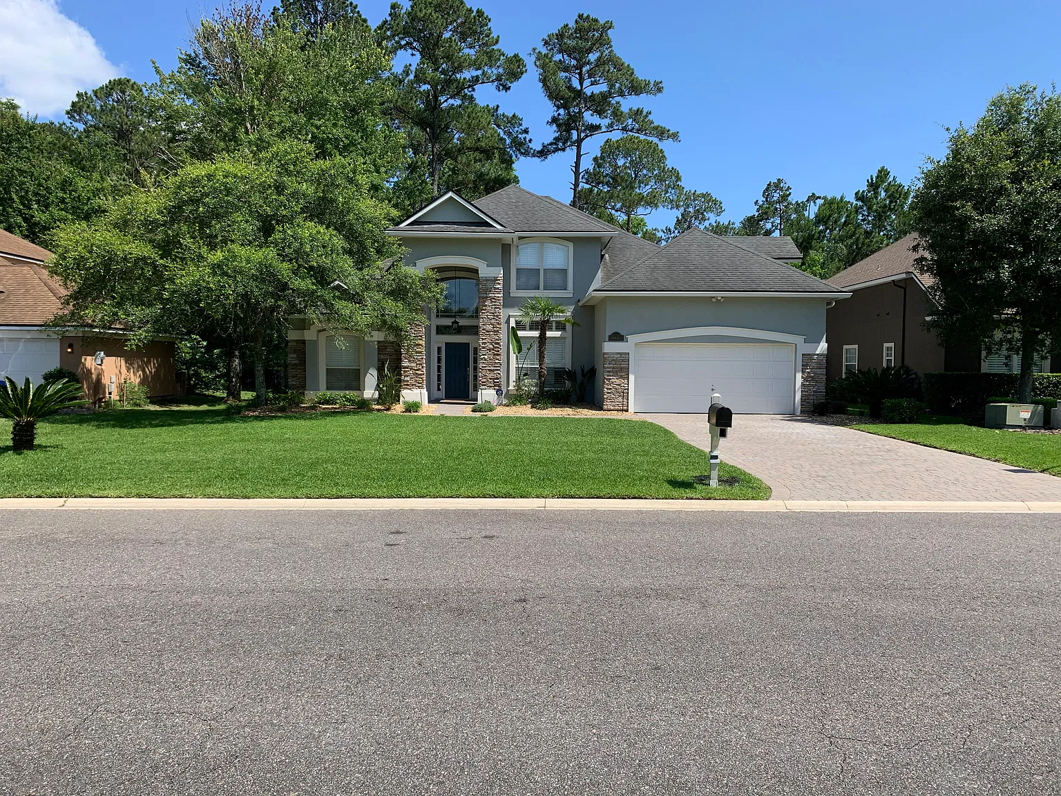 4 bed, 3.5 bath, 3464 sqft, $3,000 — Photo 1