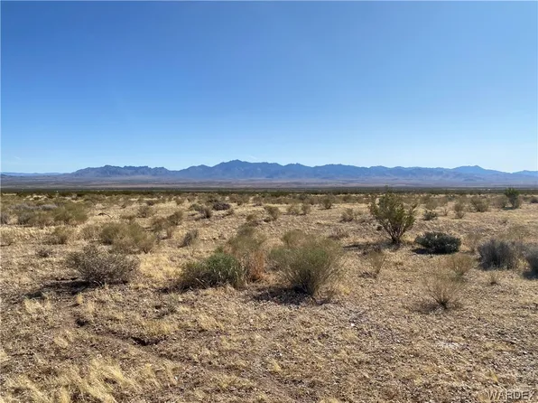 N Earls Rd, Golden Valley, AZ 86413