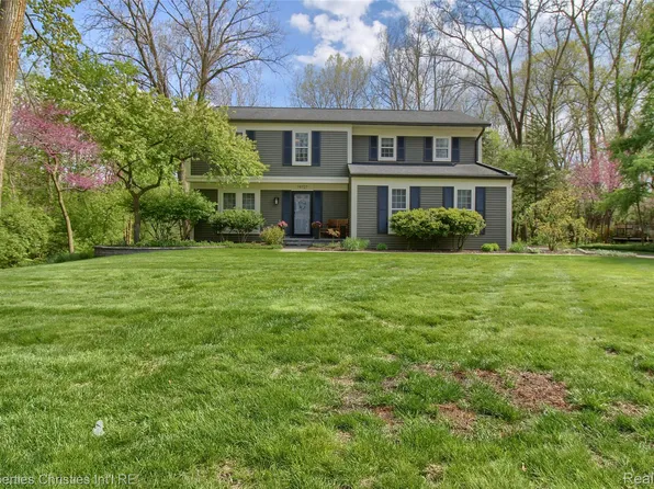 19727 Scenic Harbour Dr, Northville, MI 48167