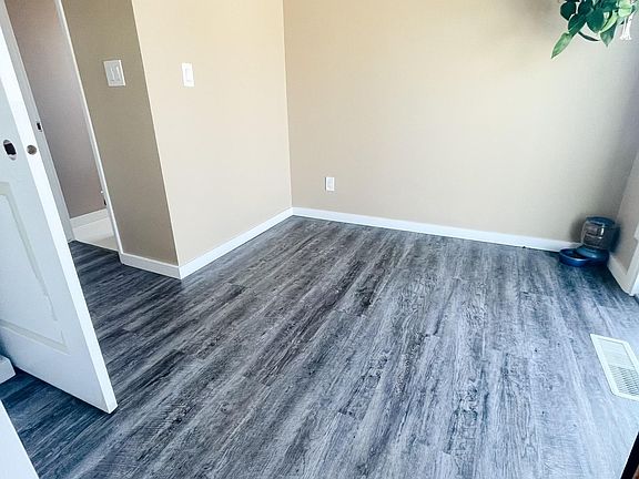4th image of 1607 Halsey St #1607