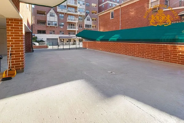 Sold by Royal House Realty, Inc. | media 29