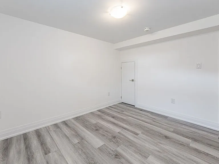 379 E 38th St #2 — Photo 7