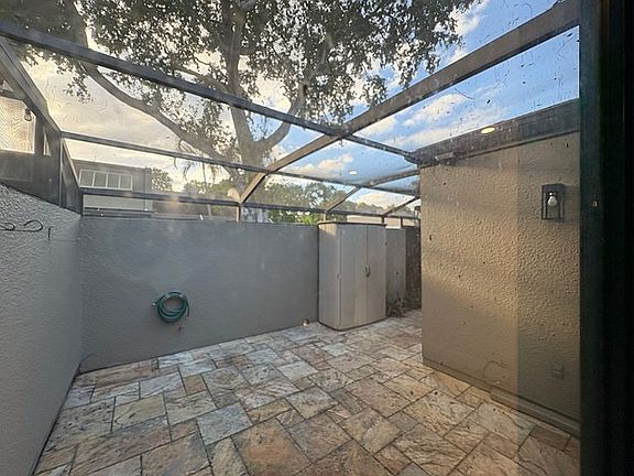 4th image of 1040 Windward Dr