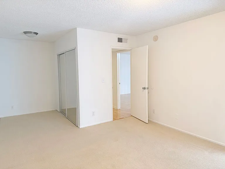 331 Ardmore Avenue Apartments - Prime Location in Koreatown — Photo 5