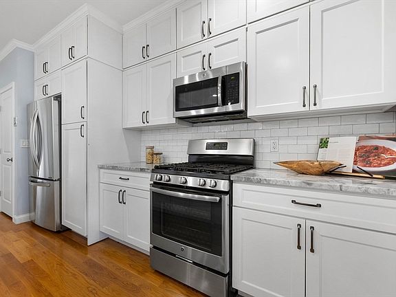 3rd image of 242 W 5th St Penthouse 3