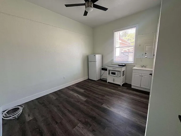 732 E Santa Clara St #33 — Photo 5