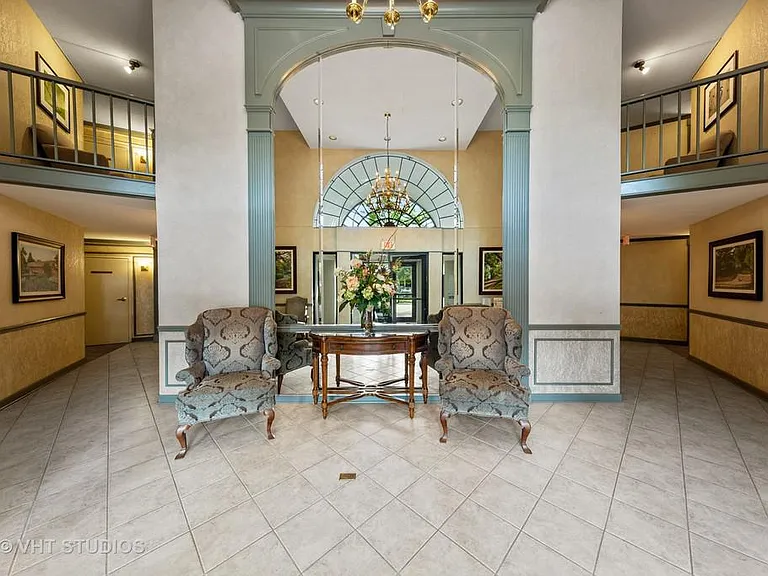 511 Aurora Ave #602 — Photo 4
