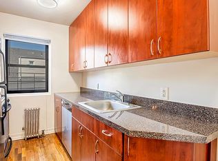 204-16 43rd Ave APT 1C, Bayside, NY 11361